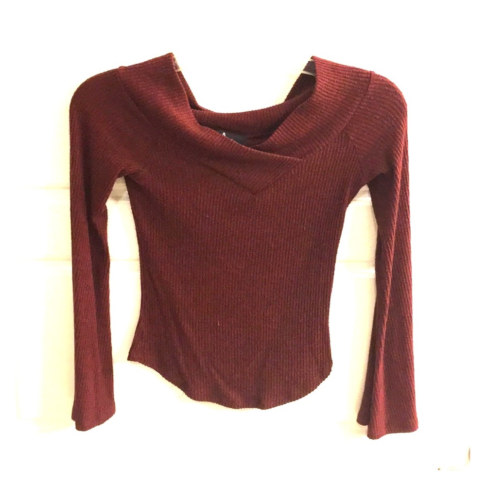 Cropped sweater with 3/4 sleeves